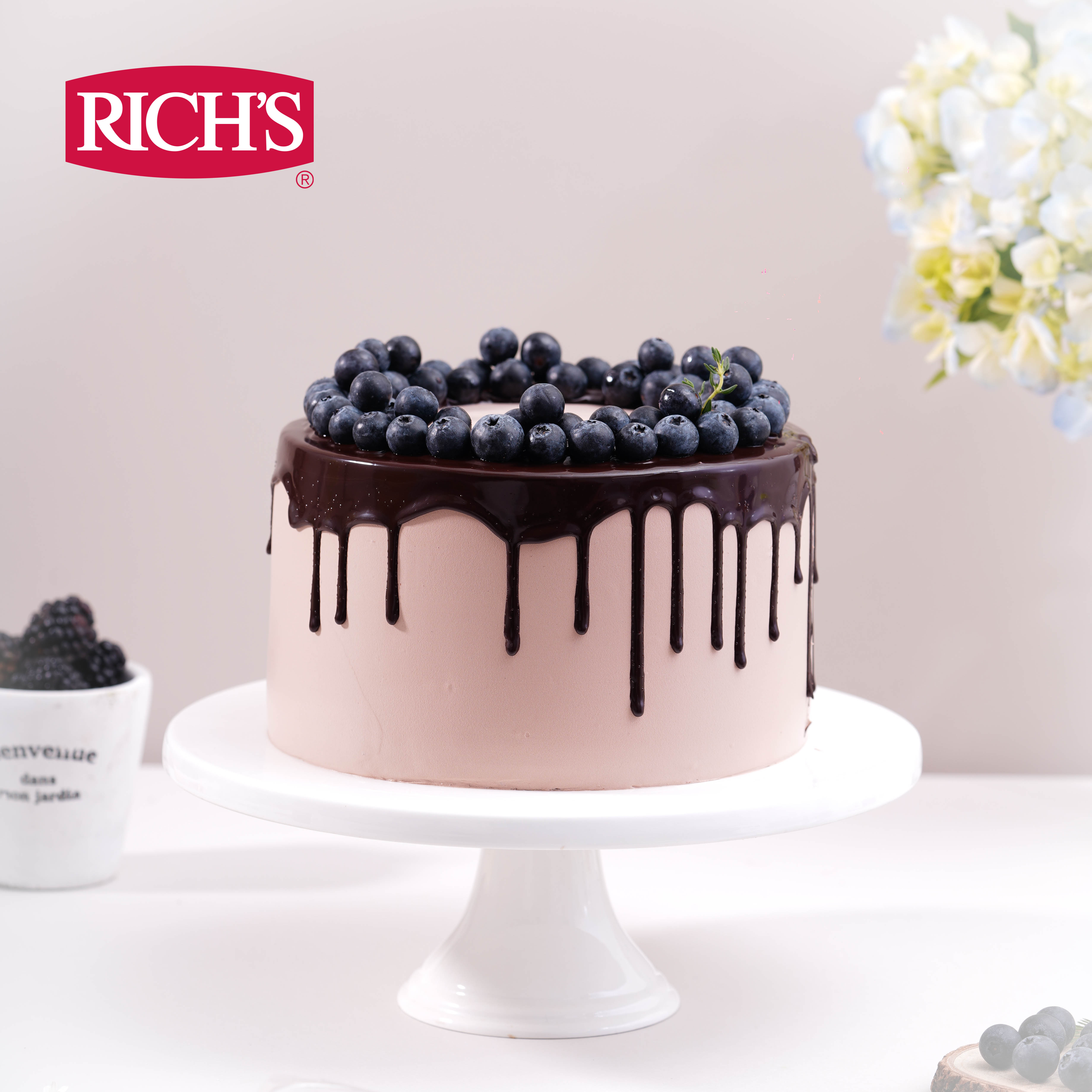 Hướng dẫn decorate chocolate cake một cách đơn giản và hiệu quả